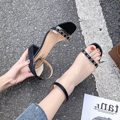 Stílusos női szandál vastag sarkú öko velúrból, többféle színben