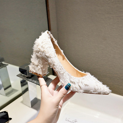 Hegyes modell női cipő vastag sarkú fekete, fehér és rózsaszín