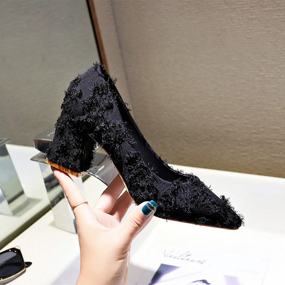 Hegyes modell női cipő vastag sarkú fekete, fehér és rózsaszín