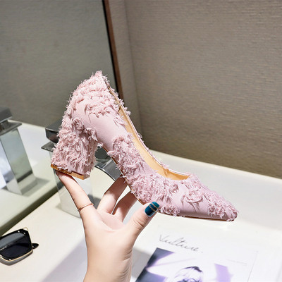 Hegyes modell női cipő vastag sarkú fekete, fehér és rózsaszín