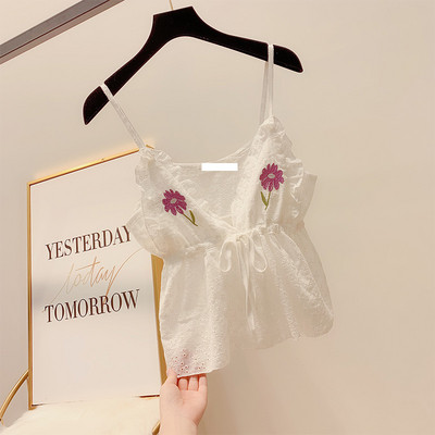 Női felső, hímzéssel és V-nyakkal