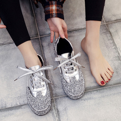 Fényes, fűzős női tornacipő több színben