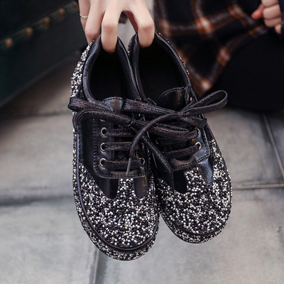 Fényes, fűzős női tornacipő több színben