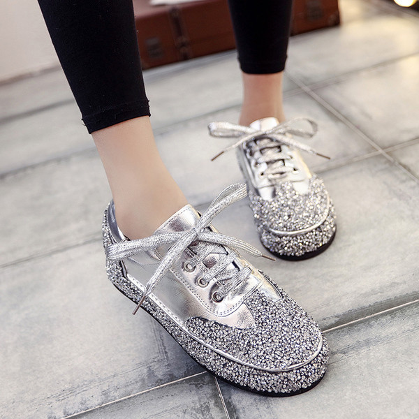 Fényes, fűzős női tornacipő több színben