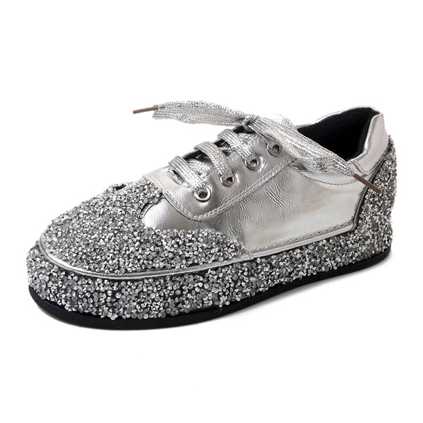 Fényes, fűzős női tornacipő több színben