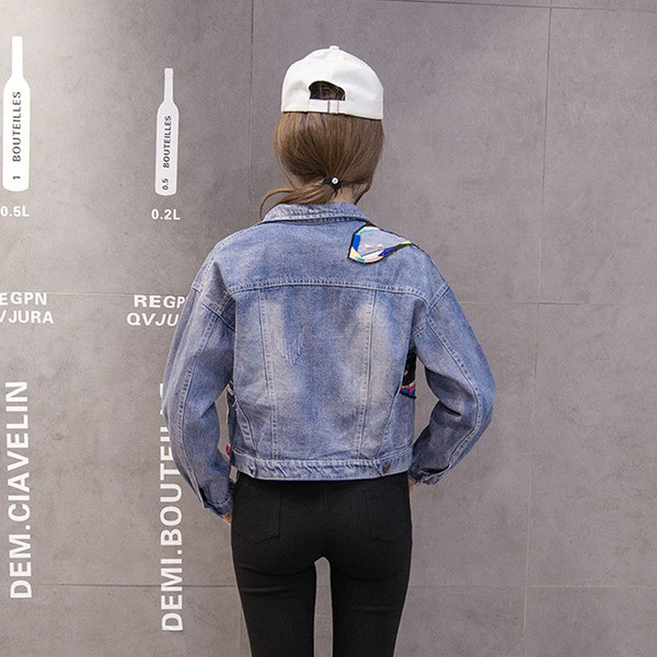 Stílusos, rátéttel ellátott női farmer