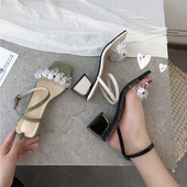 Stílusos női szandál vastag sarokkal és kövekkel több színben