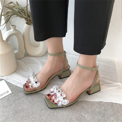 Stílusos női szandál vastag sarokkal és kövekkel több színben