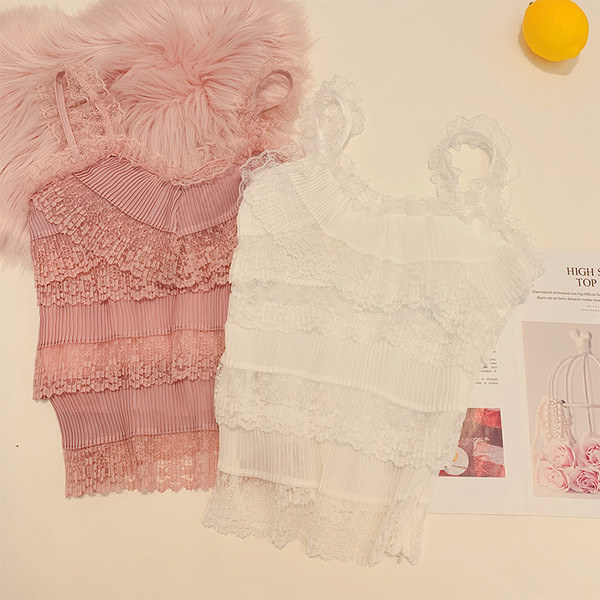 Női felső csipkével, három színben