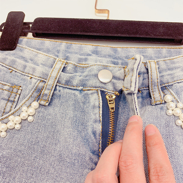 Női farmer rövidnadrág gyöngyökkel