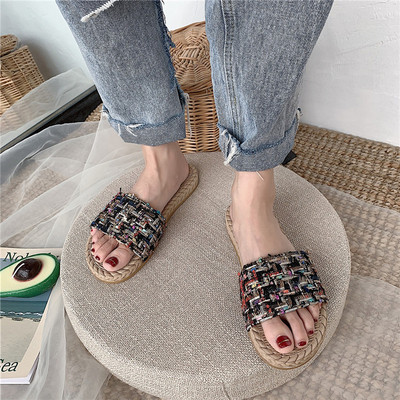 Modern női papucs lapos talppal, két színben