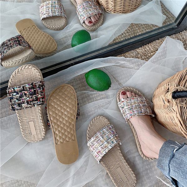 Modern női papucs lapos talppal, két színben