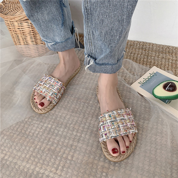 Modern női papucs lapos talppal, két színben