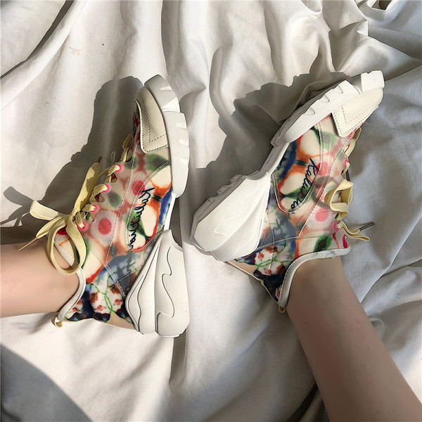 Női alkalmi tornacipő durva talppal, két színben