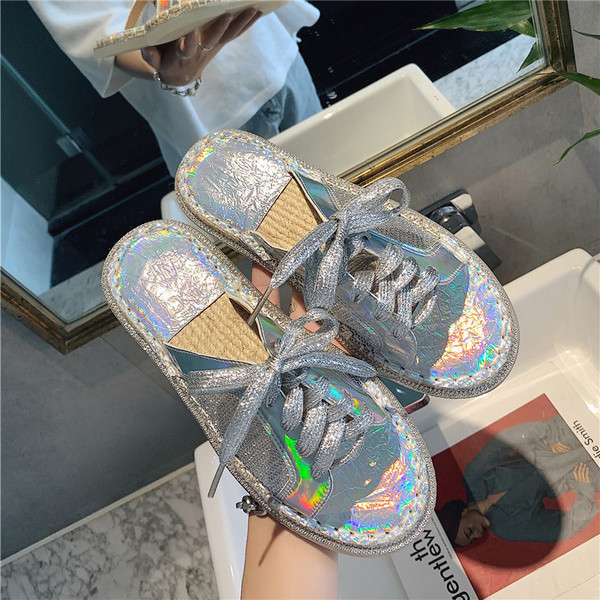 Modern női papucs fűzős arany és ezüst színben