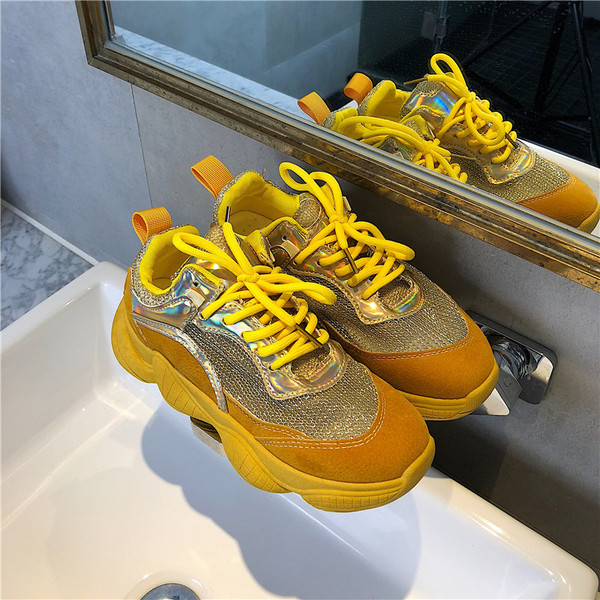 Tavaszi női tornacipő durva talppal, sárga és bézs színben