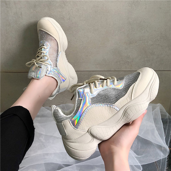 Tavaszi női tornacipő durva talppal, sárga és bézs színben