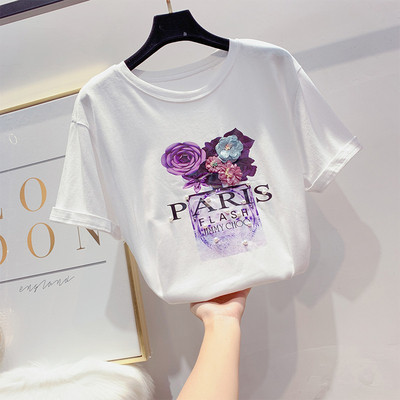 Női alkalmi póló virágokkal és gyöngyökkel