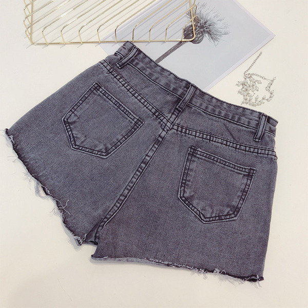 Pantaloni scurți de damă din denim cu nasturi