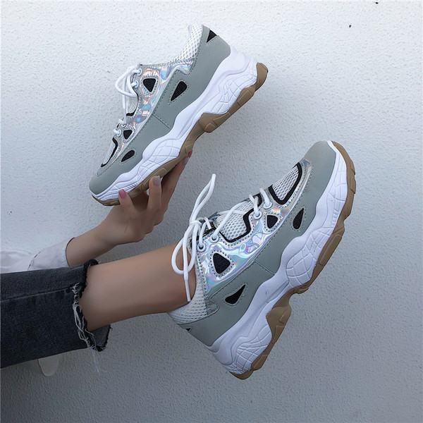 Tenisi de dama actuali cu efect stralucitor in roz si gri