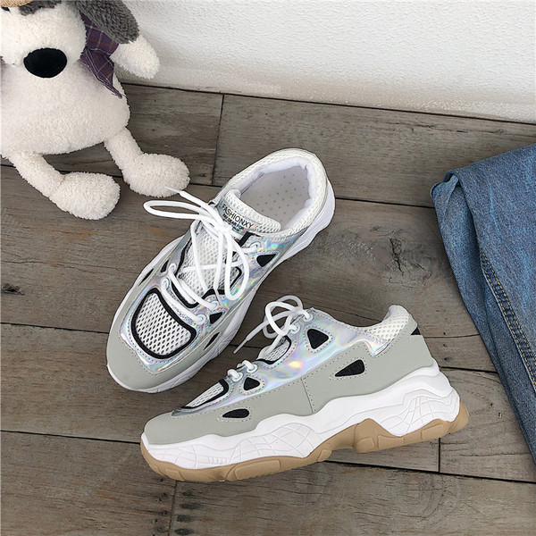 Tenisi de dama actuali cu efect stralucitor in roz si gri