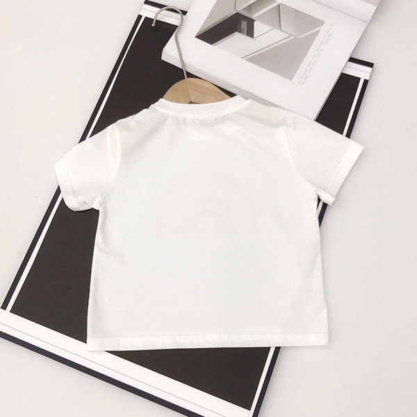 Tricou pentru copii de culoare albă cu aplicație - pentru băieți și fete