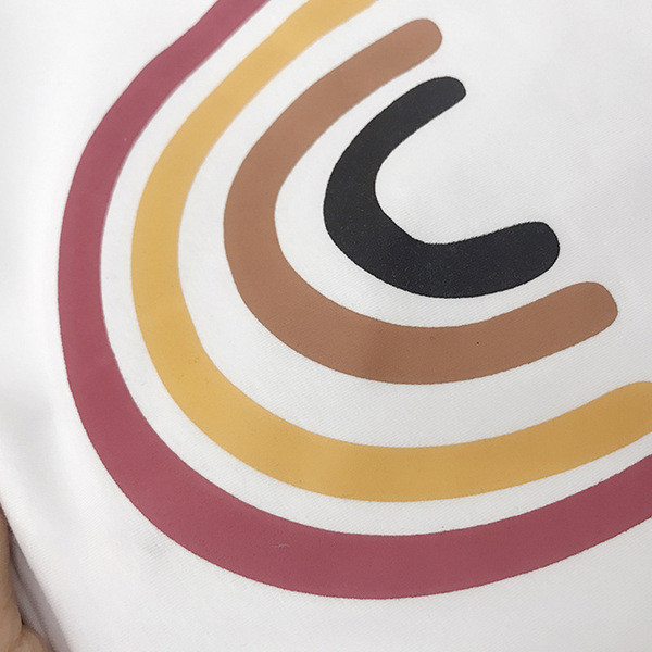 Tricou pentru copii de culoare albă cu aplicație - pentru băieți și fete