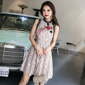 Stílusos női ruha színes bézs hímzéssel