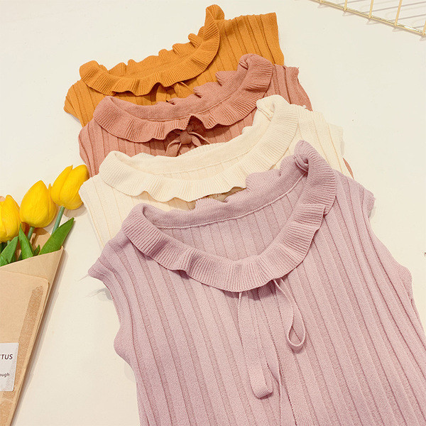 Női felső O-nyakkal, különböző színekben