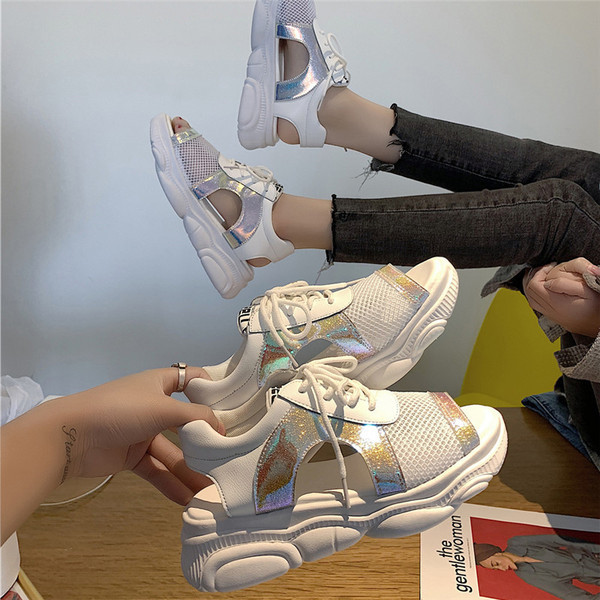 Sport és alkalmi női fűzős szandál két színben