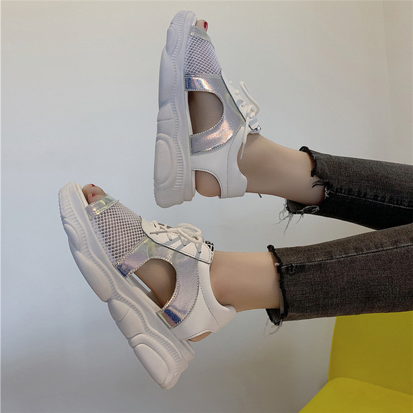 Sport és alkalmi női fűzős szandál két színben