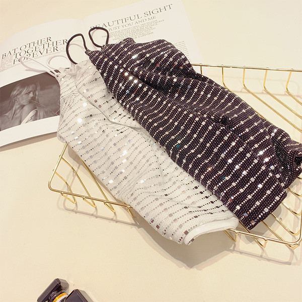 Női felső, vékony pántokkal, fehér és fekete színben