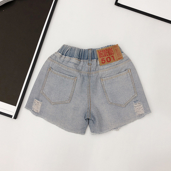 Blugi scurti pentru copii cu motive rupte si nasture pentru fete