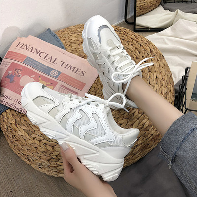 Modern női tornacipő durva talppal, fűzővel több színben