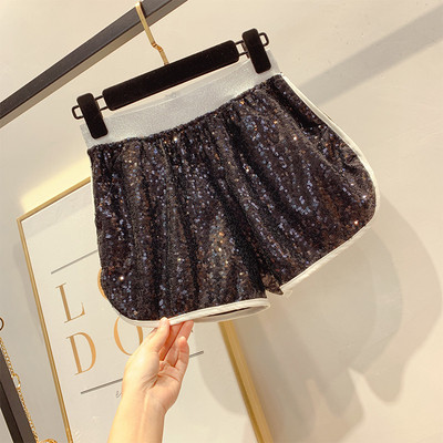 Női rövidnadrág flitterekkel