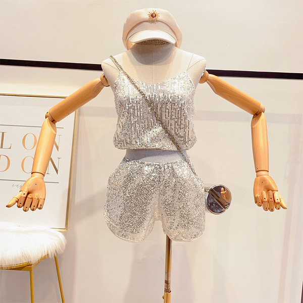 Női rövidnadrág flitterekkel