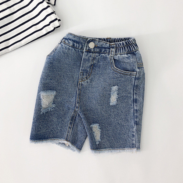 Gyerek rövid farmernadrág szakadt motívumokkal és gombbal fiúknak