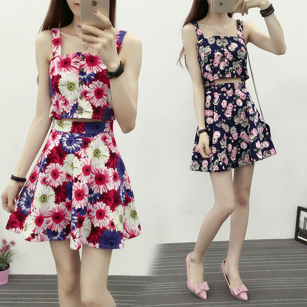 Aktuális női kétrészes szett virágmintával