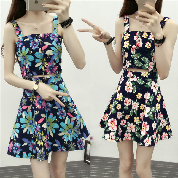 Aktuális női kétrészes szett virágmintával