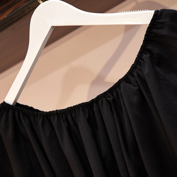 Stílusos női overál csupasz vállfeketével