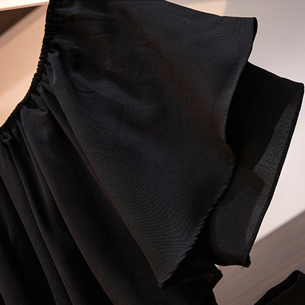 Stílusos női overál csupasz vállfeketével