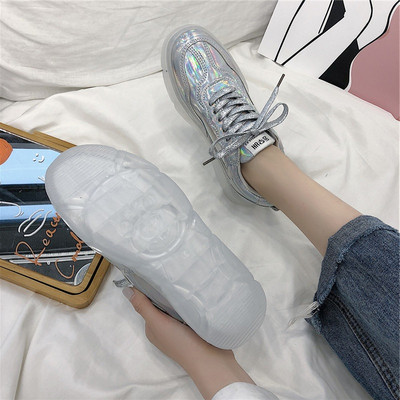 Alkalmi női tornacipők új modellje arany és ezüst színben