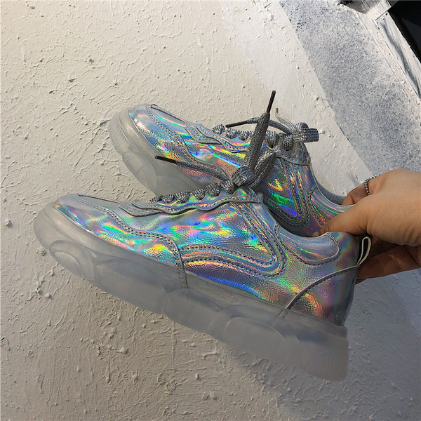 Alkalmi női tornacipők új modellje arany és ezüst színben