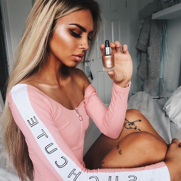 Napi női test rózsaszín cipzárral