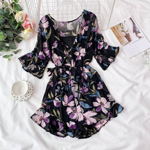 Salopeta de dama cu model floral si decolteu in V