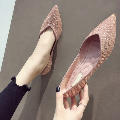 Модерни дамски обувки в два цвята 