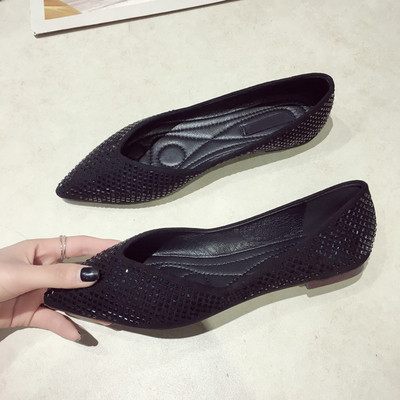 Модерни дамски обувки в два цвята 