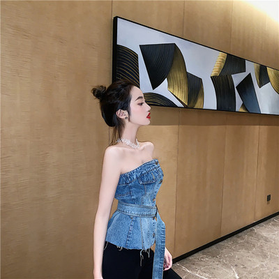 Női farmer mellszobor világos és sötét színekben