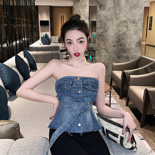 Női farmer mellszobor világos és sötét színekben