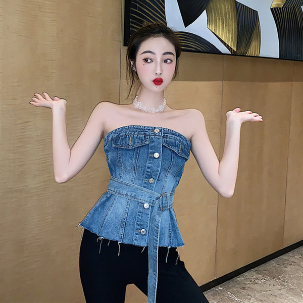 Női farmer mellszobor világos és sötét színekben